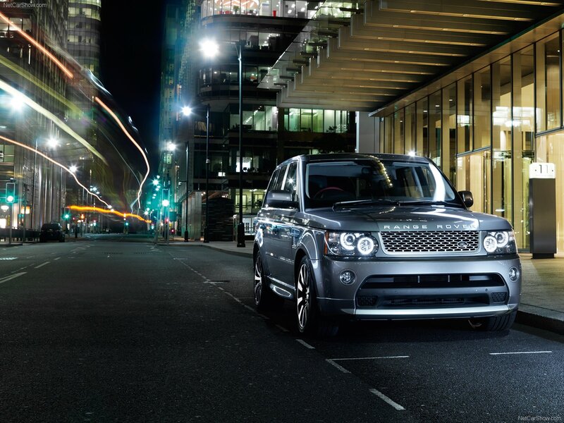 Silver Range Rover Suv — Gray, Dramatic, Night, Photograph, City Street, Buildings