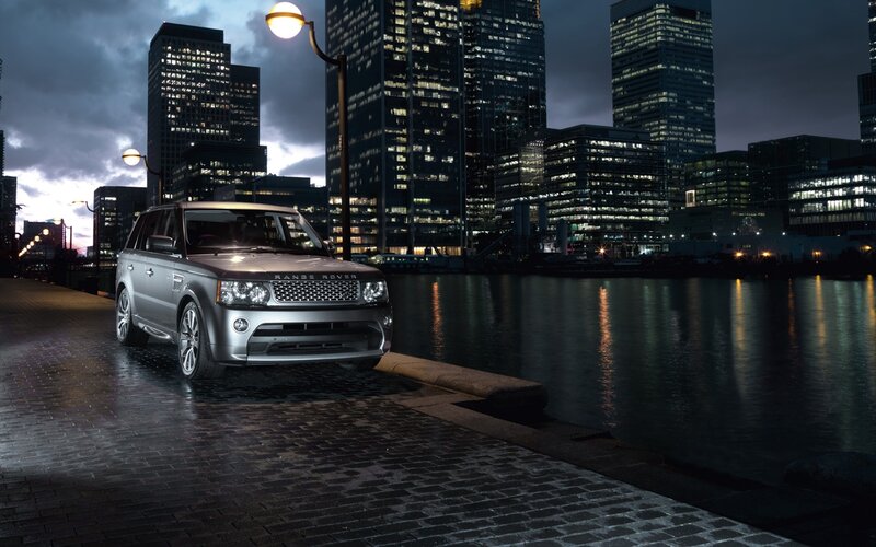 Silver Range Rover Suv — Gray