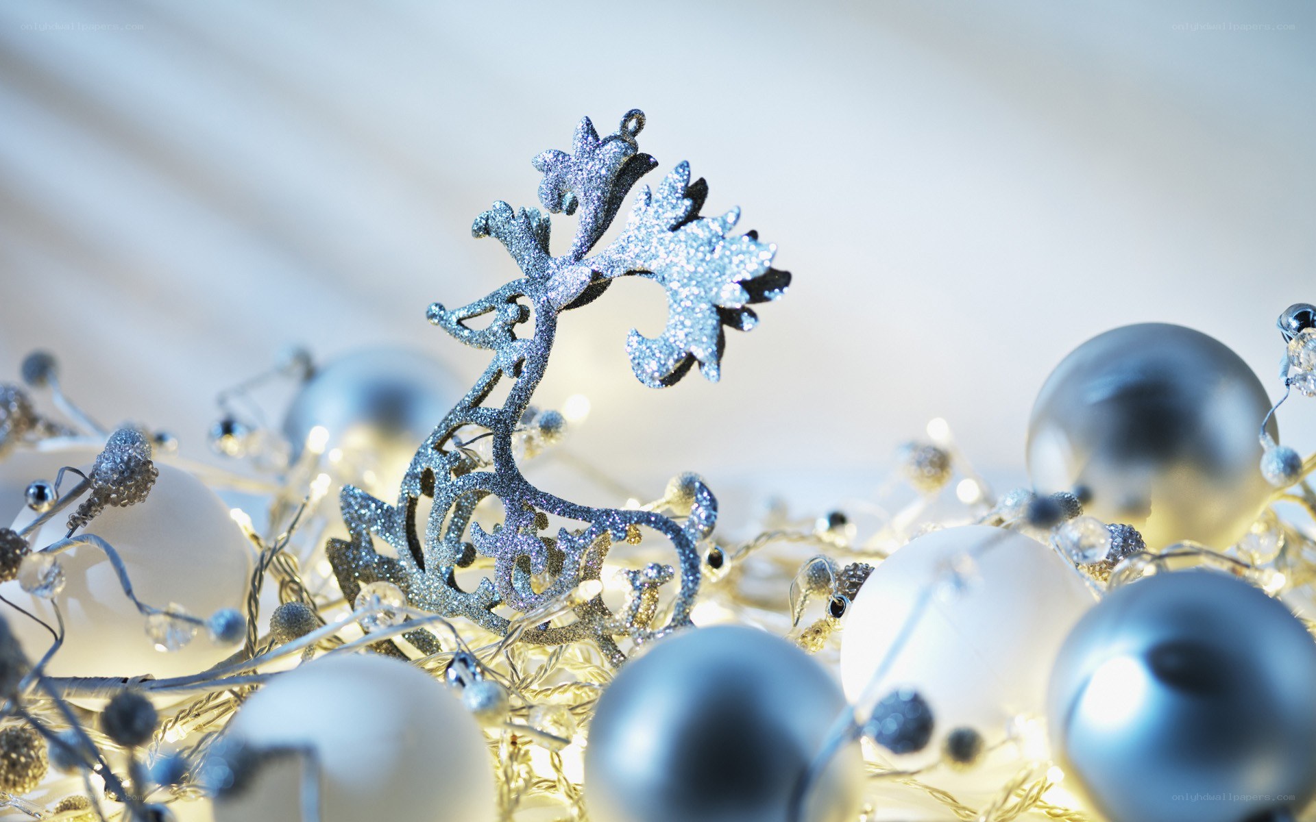 silver reindeer ornament