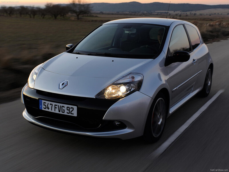 Silver Renault Clio Car — Dynamic