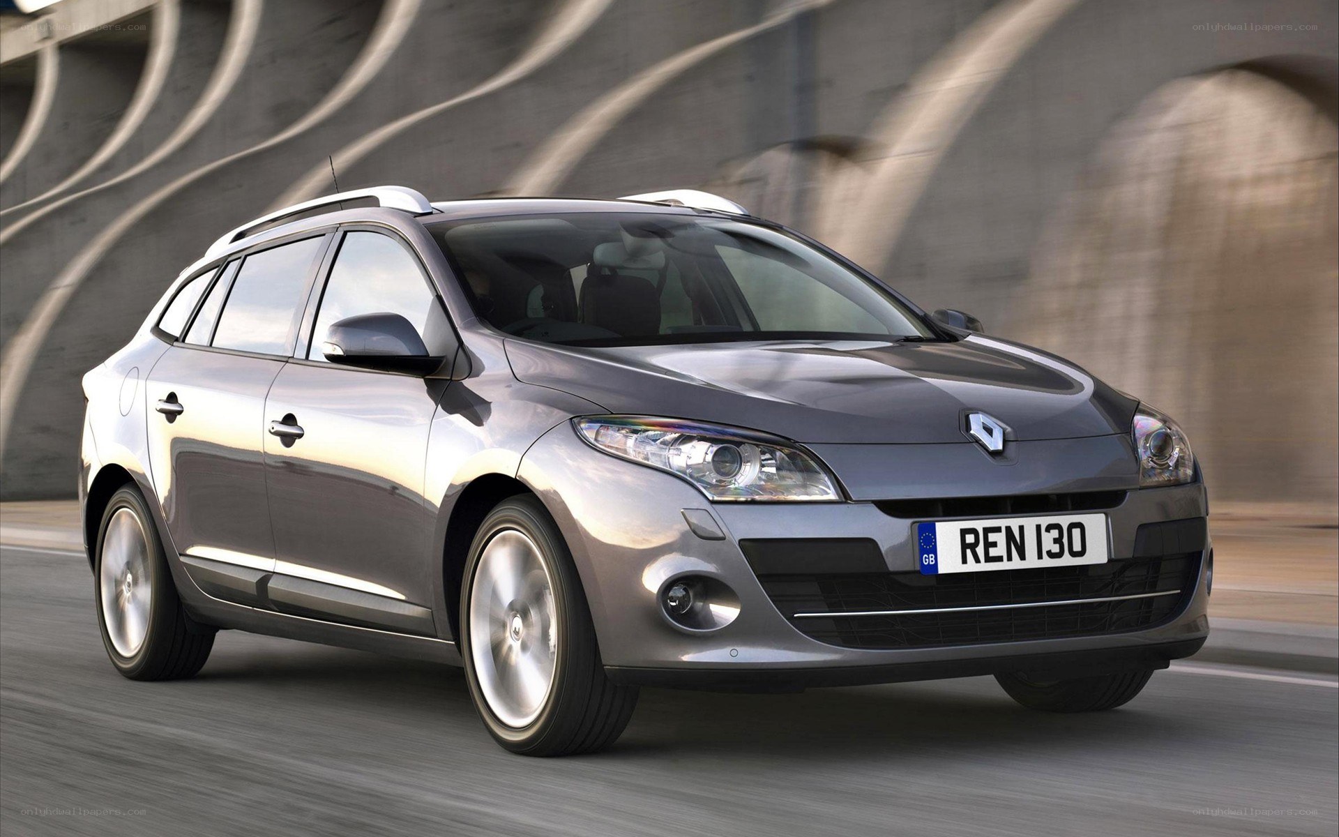 Silver Renault Mégane Estate