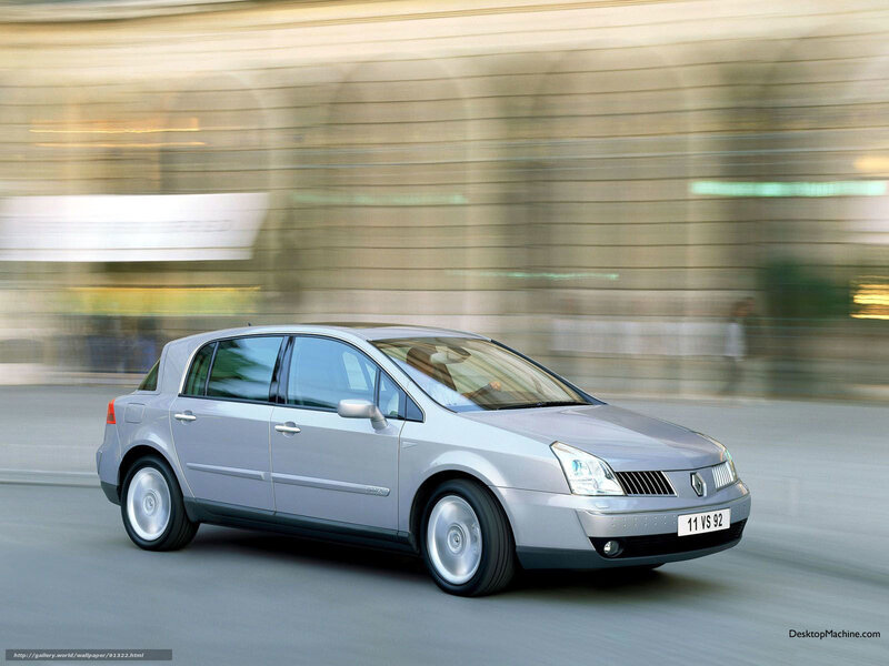 Silver Renault Megane — Dynamic