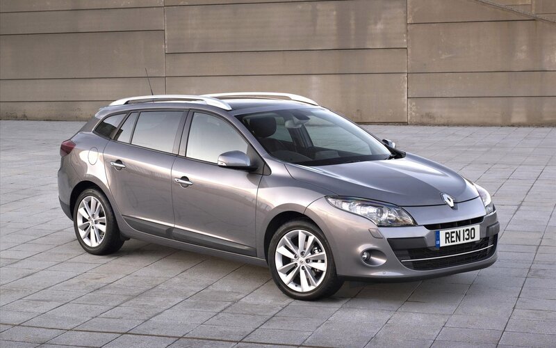Silver Renault Megane Estate — Gray, Neutral