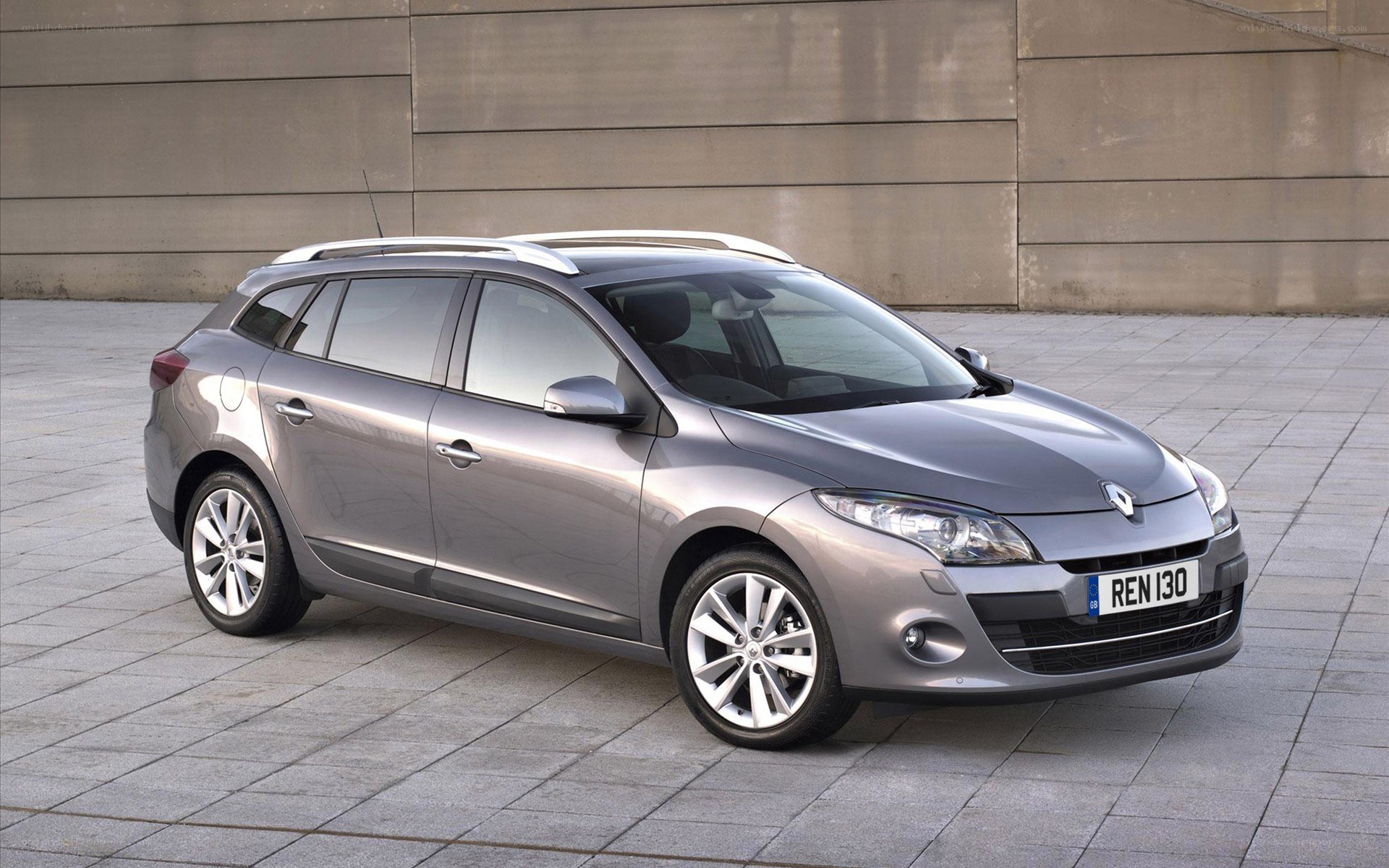silver renault scenic station wagon
