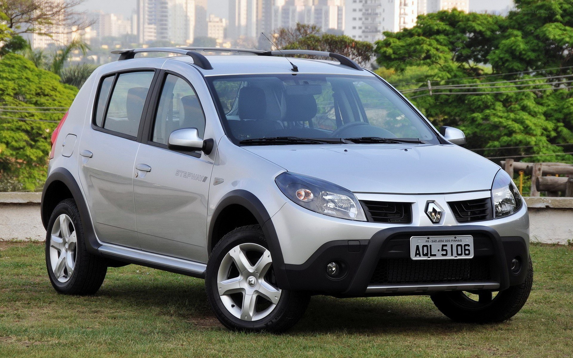 Silver Renault Stepway parked outdoors