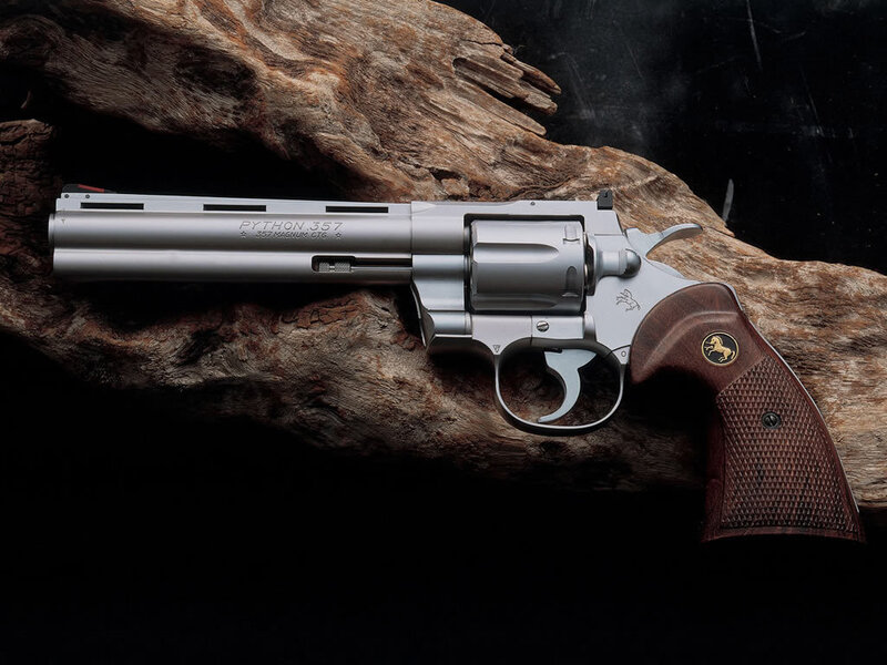 Silver Revolver on Wood — Dramatic, Photograph