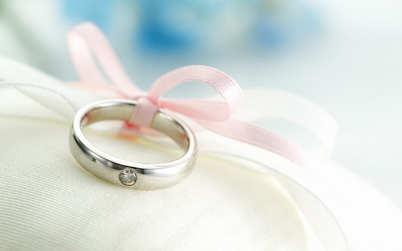 Silver Ring with Diamond — White
