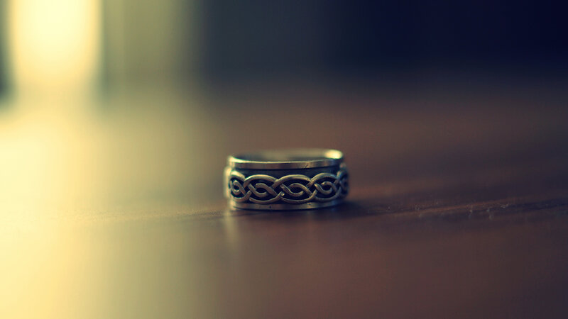 Silver Ring with Knot Design — Brown