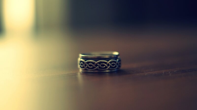 silver ring with knot design