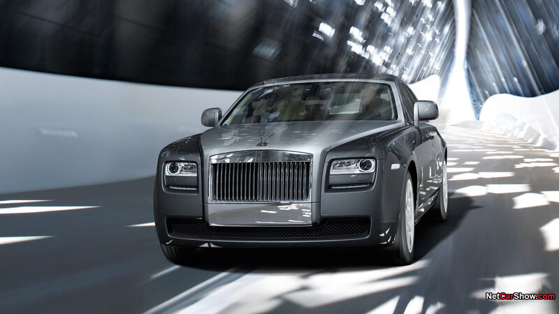 Silver Rolls-Royce Car — Gray, Dramatic, 3d Render