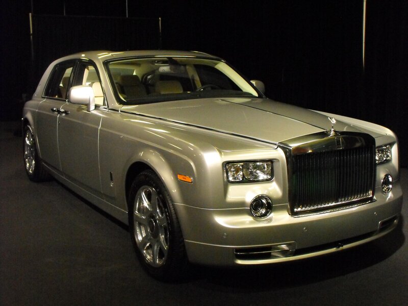 Silver Rolls-Royce Phantom — Dramatic