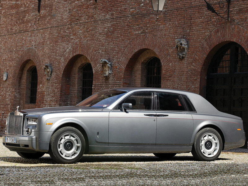 Silver Rolls-Royce Phantom — Gray