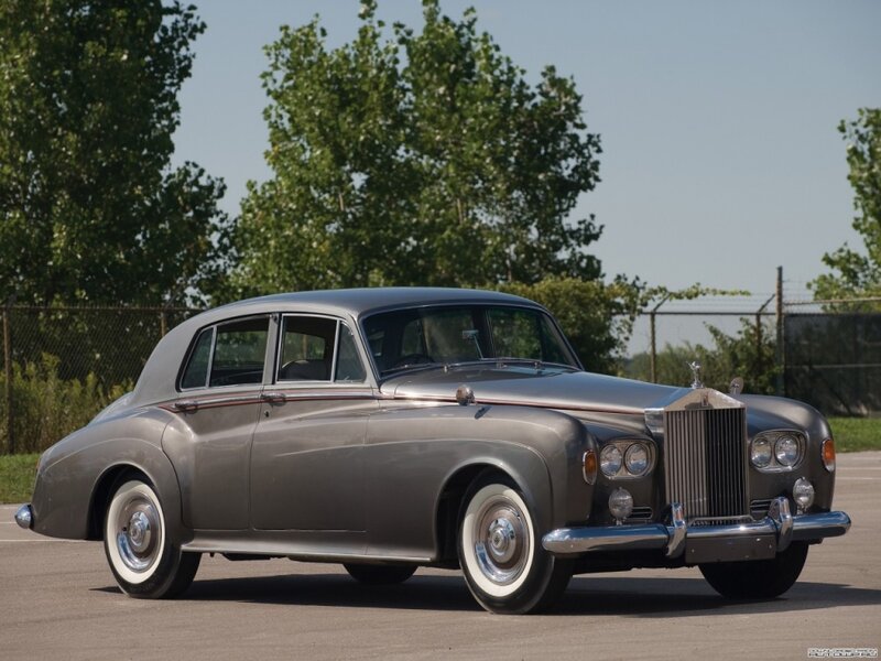 Silver Rolls-Royce Sedan — Gray, Serene