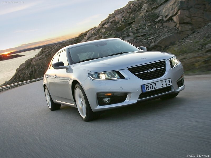 Silver Saab Sedan — Dynamic