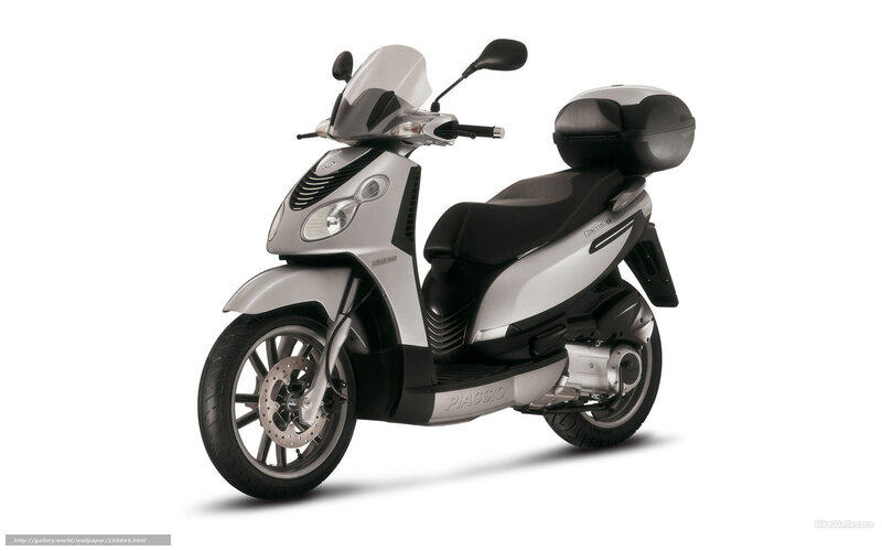 Silver Scooter — Neutral, Photograph, Windshield, Rear Storage Box