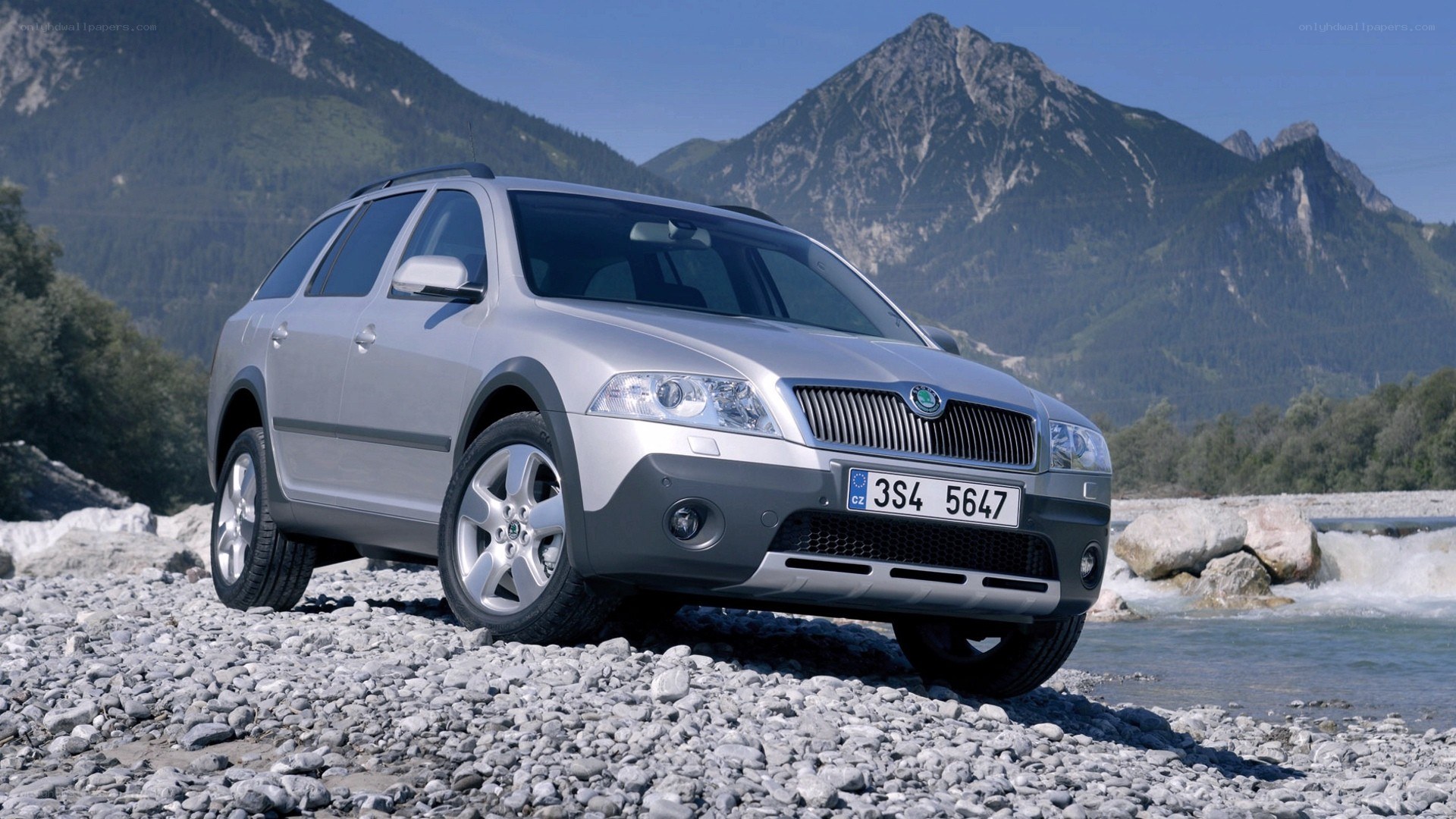 Silver Skoda Octavia Scout