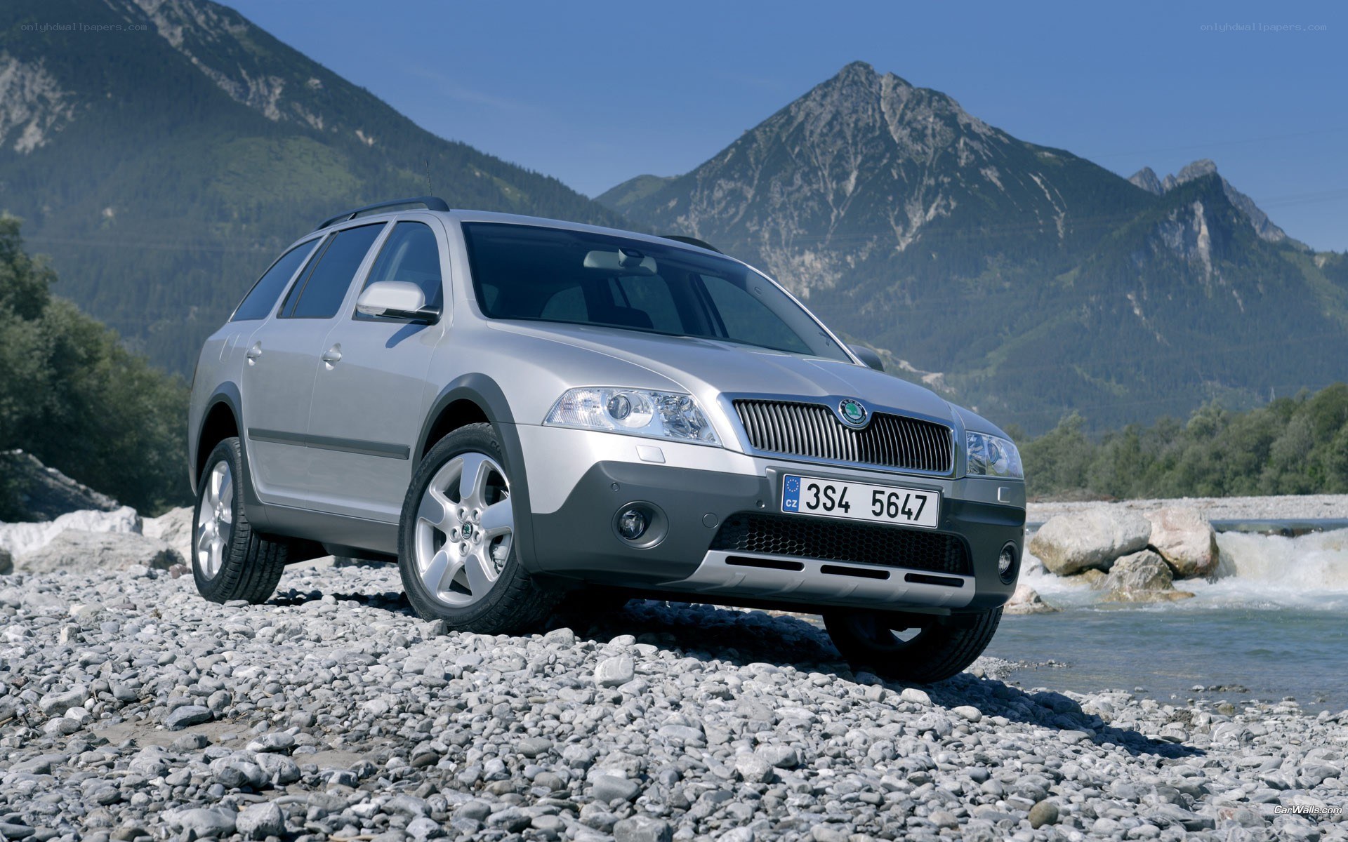Silver Skoda Octavia Scout