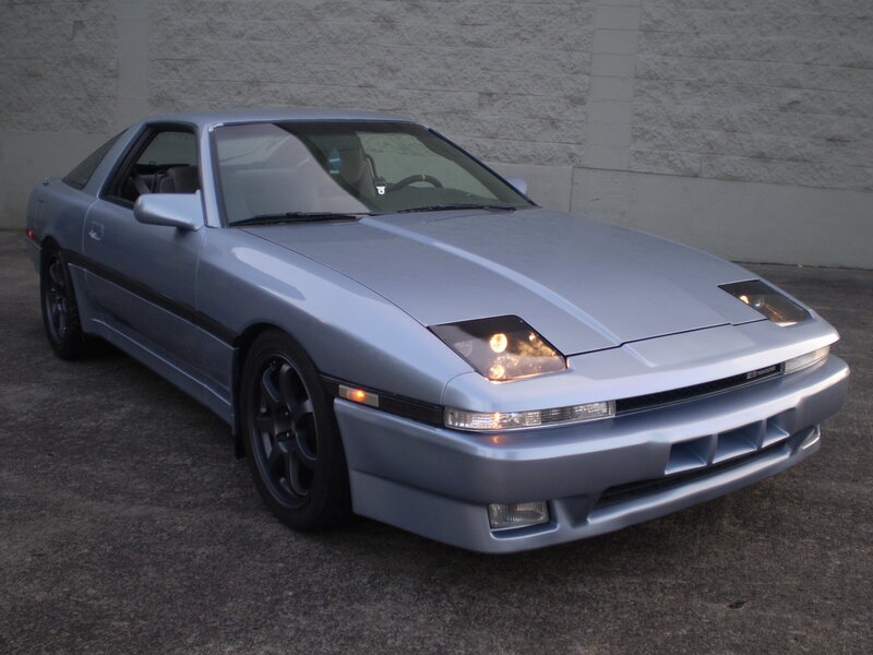 Silver Sports Car — Neutral, Night