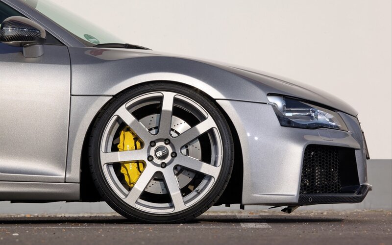 Silver Sports Car Wheel — Neutral, Afternoon