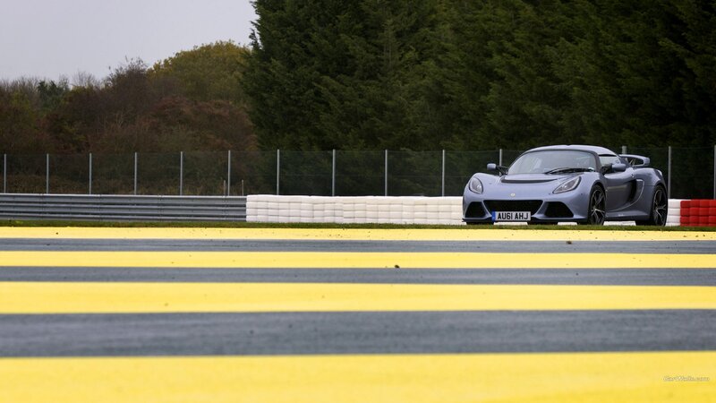 Silver Sports Car — Yellow, Calm