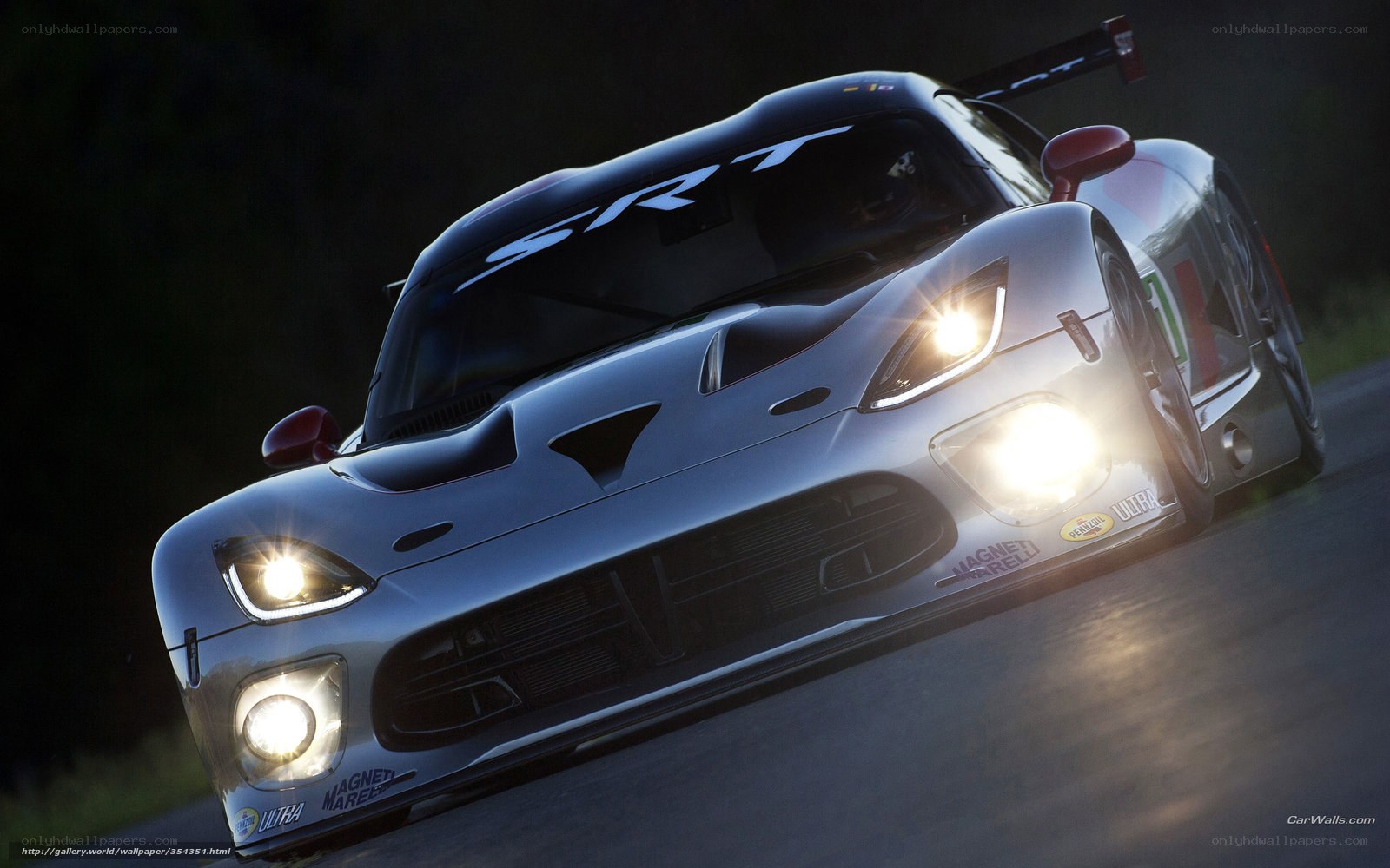 silver srt race car