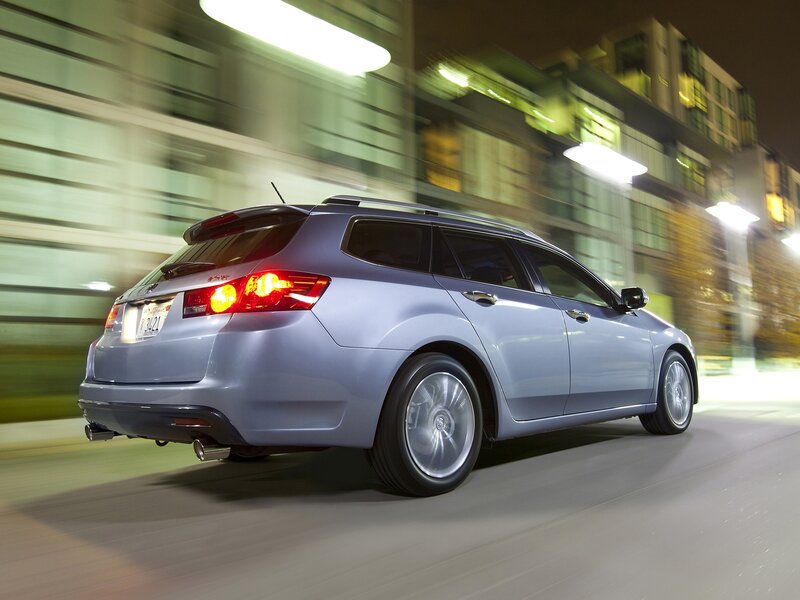 Silver Station Wagon — Dynamic, Night