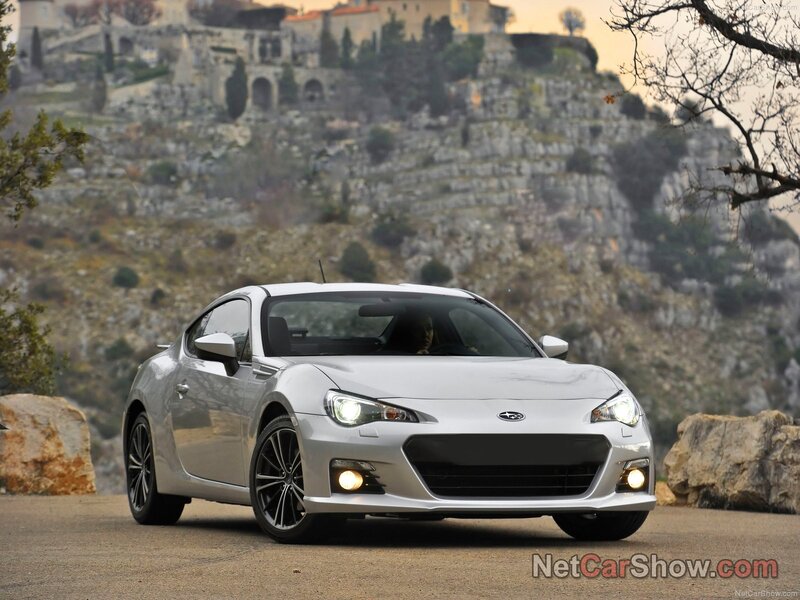 silver subaru brz sports car
