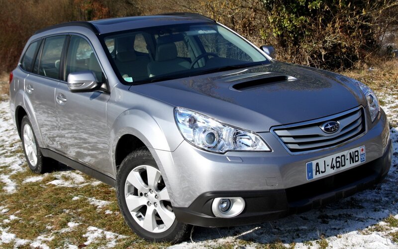 silver subaru outback