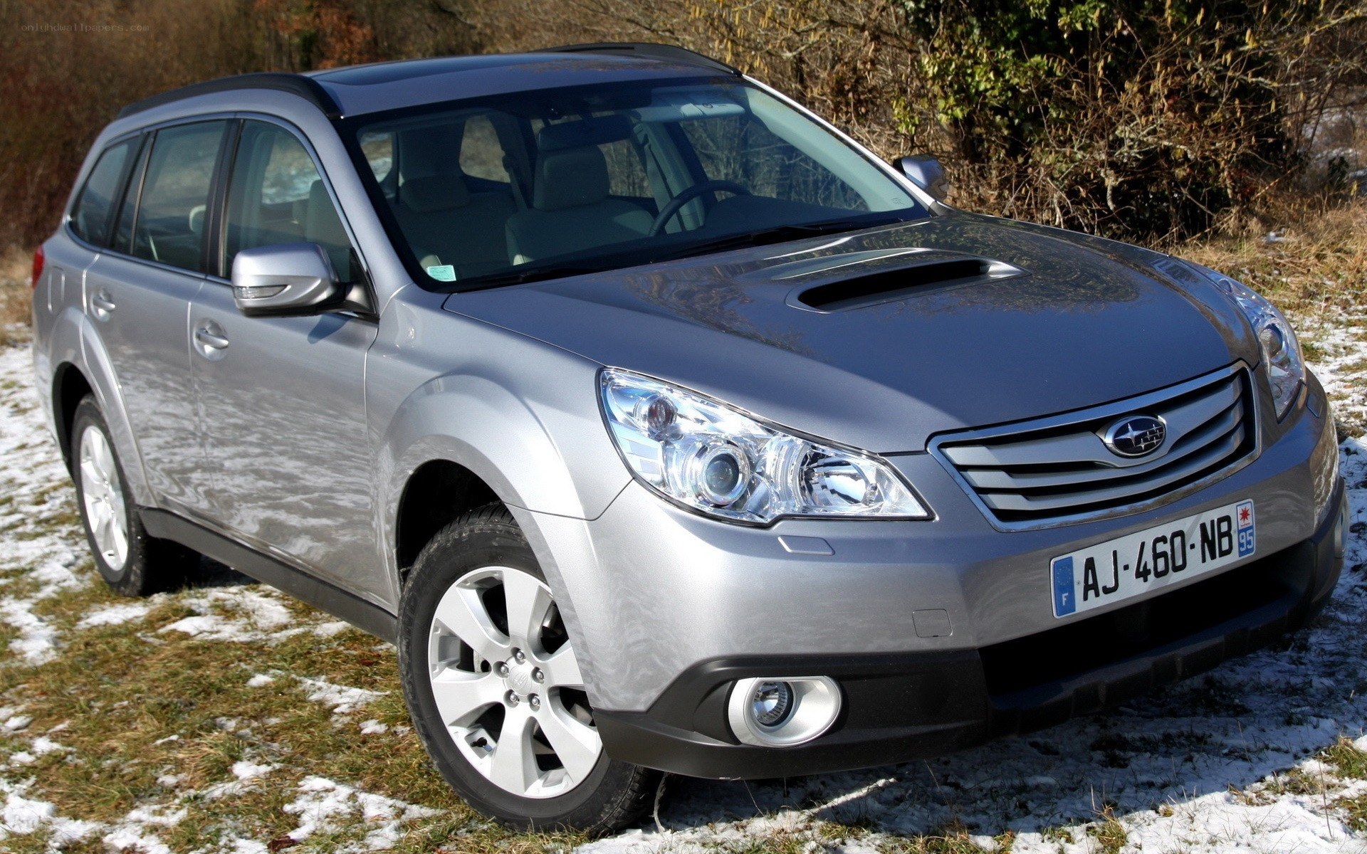 silver subaru outback