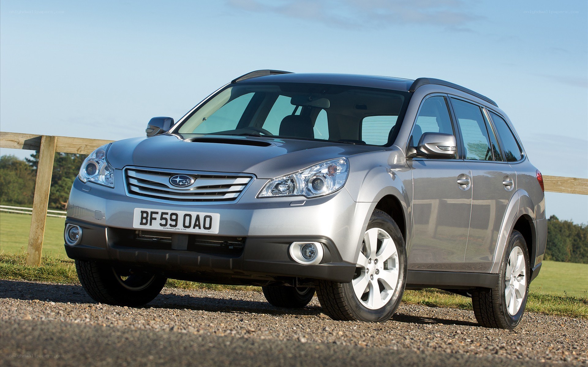 silver subaru outback