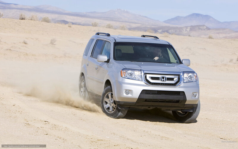 Silver SUV in Desert — Arid
