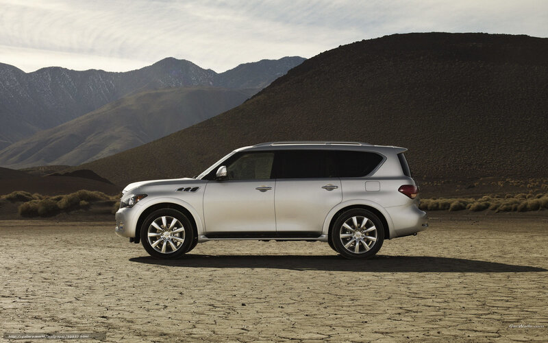 Silver Suv in Desert — Desolate