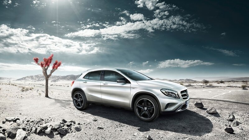 Silver Suv in Desert — Gray, Dramatic