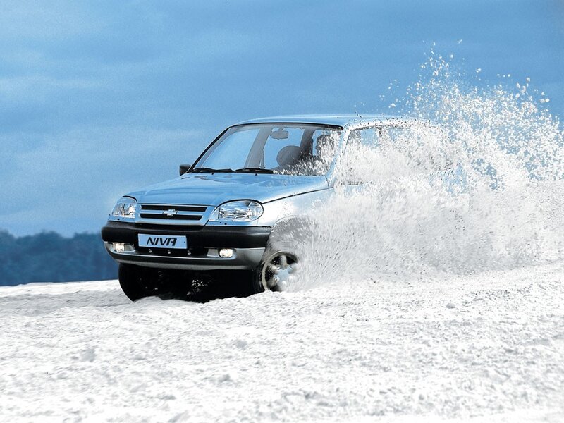 Silver Suv in Snow — White, Dynamic
