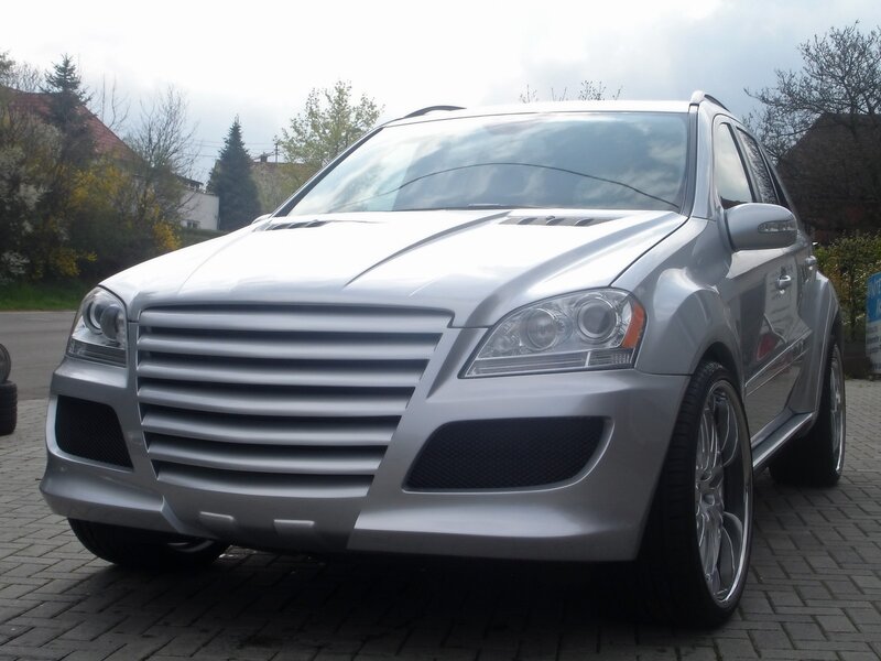 Silver SUV — Neutral, Spring