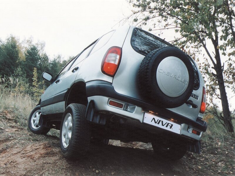 Silver Suv on Dirt — Outdoor