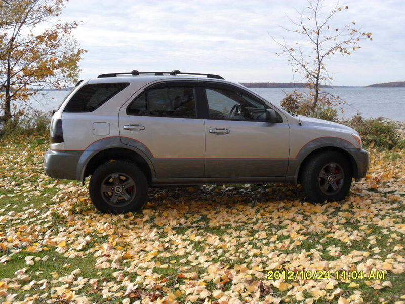 Silver Suv on Grass — Gray, Calm