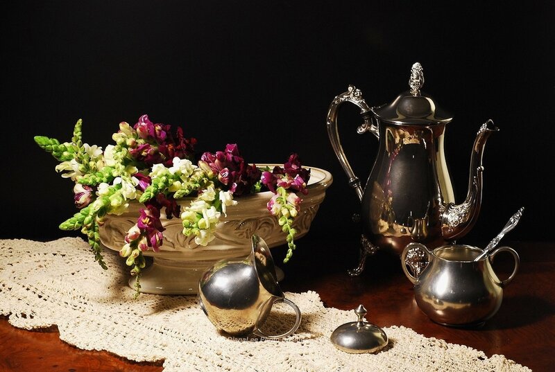 Silver Tea Set with Flowers — Black