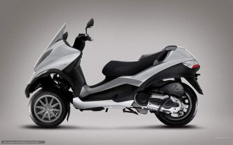 Silver Three-wheeled Scooter — Neutral, Photograph, Seat, Windshield