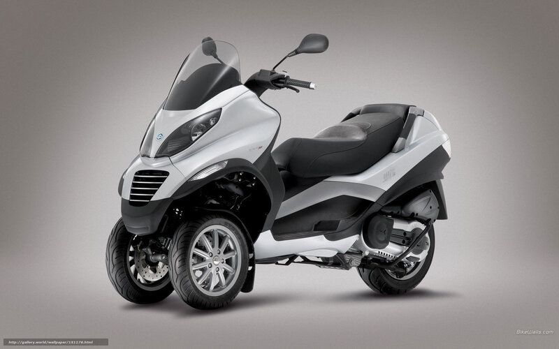Silver Three-wheeled Scooter — Neutral, Photograph, Windshield