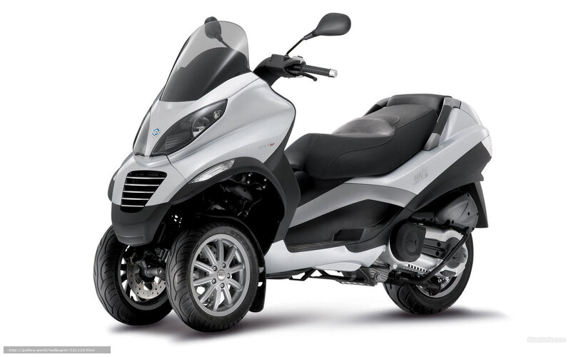 Silver Three-wheeled Scooter — Neutral