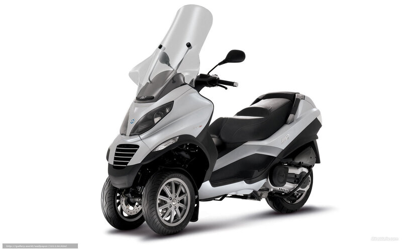 Silver Three-wheeled Scooter — White, Neutral
