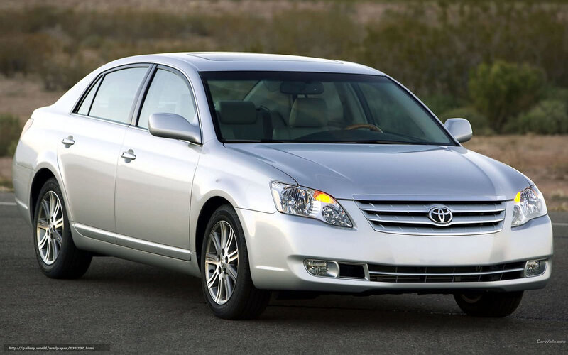 Silver Toyota Avalon