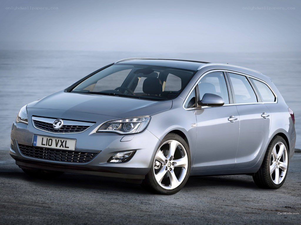 silver vauxhall astra station wagon