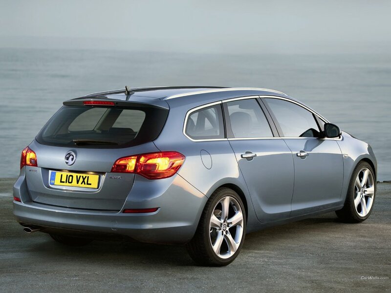 silver vauxhall astra station wagon