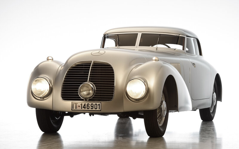 Silver Vintage Car — Neutral, Photograph, Headlights