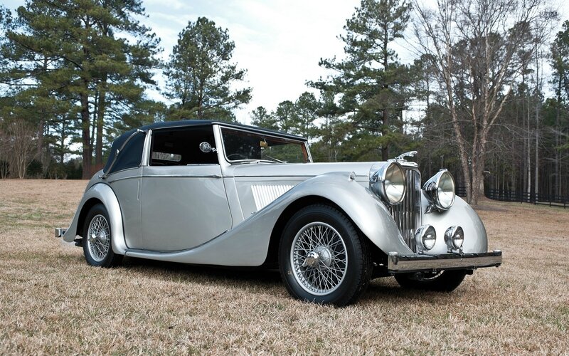 Silver Vintage Car — Serene, Autumn