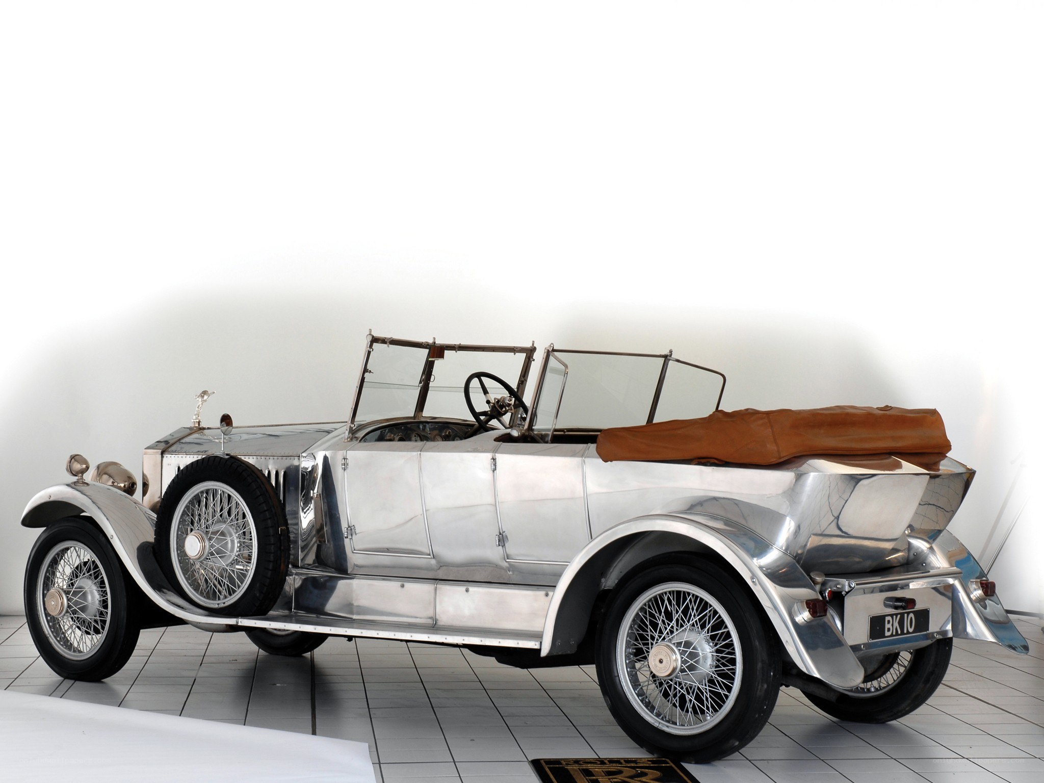 Silver vintage Rolls-Royce car