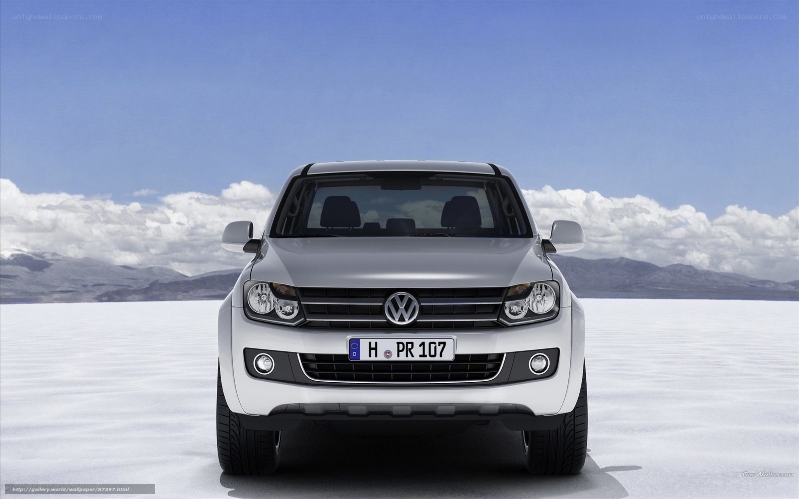 Silver Volkswagen Amarok in desert