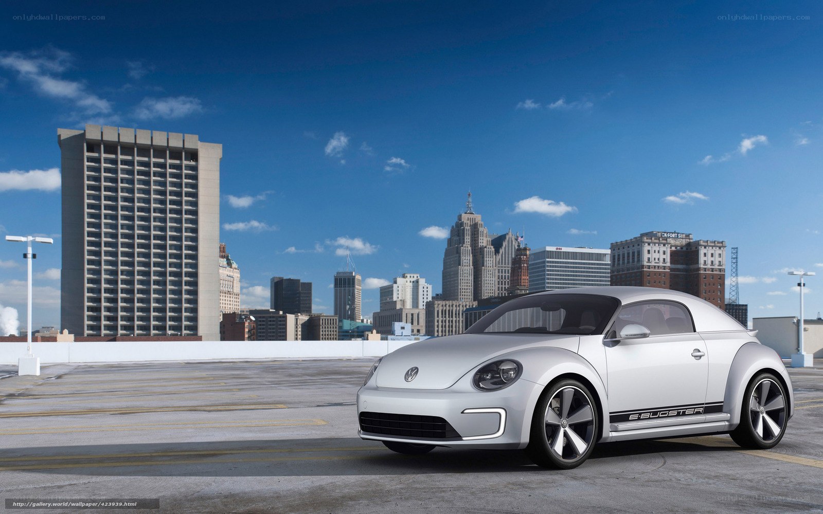 Silver Volkswagen e-Bugster in city